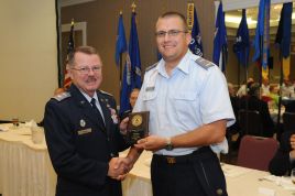 Lt. Argentieri accepts award for Maj Murray